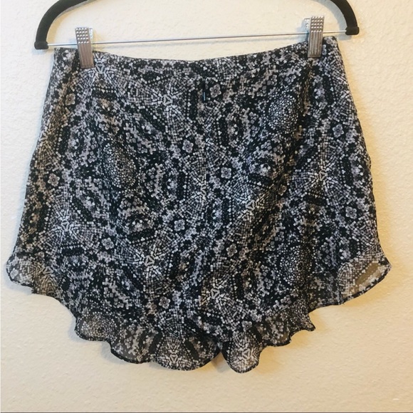 Bcbgeneration printed ruffled shorts - Picture 3 of 9